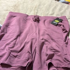 New with tags bermudas soft. 2 front pockets drawstring waist